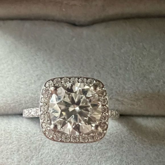 Platinum outlined pave diamond bridal ring set - Picture 7 of 8